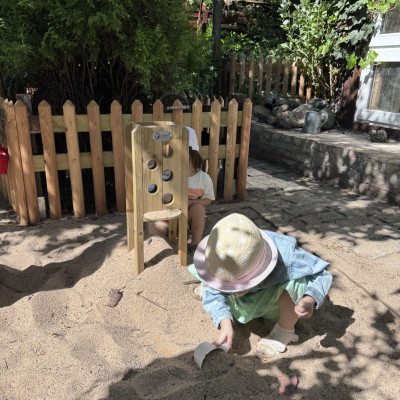 ... Sand ein- u. ausschaufeln
